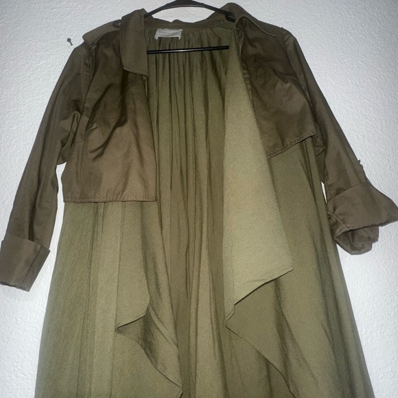 Line and Dot | Lightweight Long Coat in Olive Green size Medium - Picture 4 of 7
